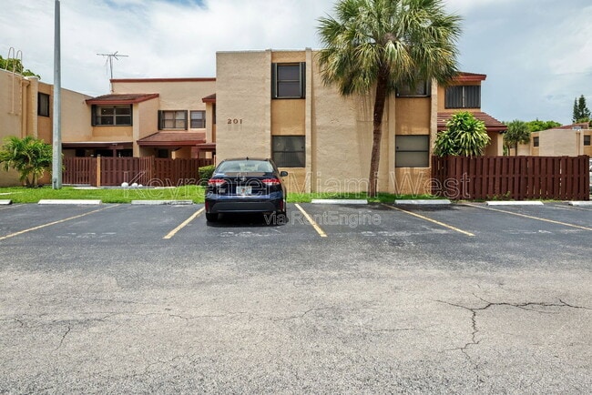 Building Photo - 201 W Park Dr
