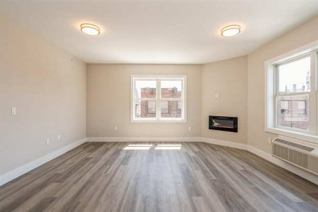 Building Photo - 6108 Hudson Ave