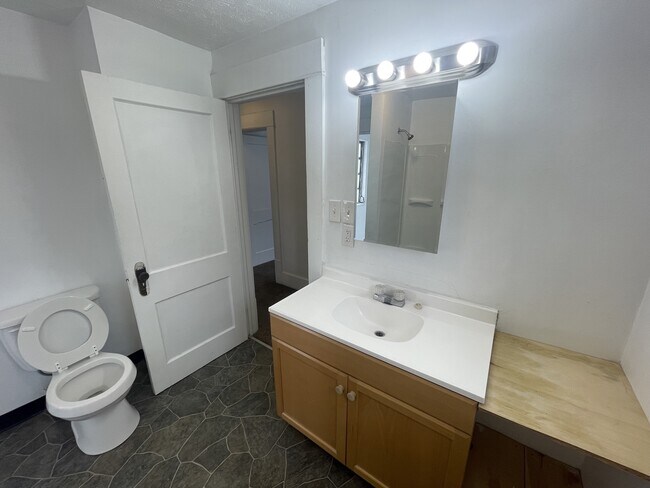 Building Photo - 944 Baughman St