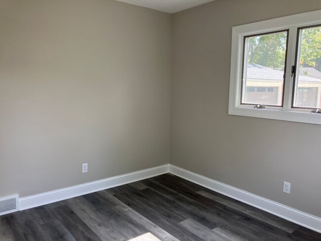 Building Photo - 2406 Triplett Blvd