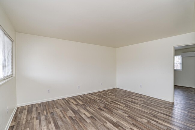 Building Photo - 209 N Woodland Dr