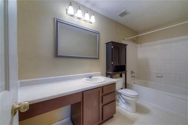 Building Photo - 2513 Glen Field Dr
