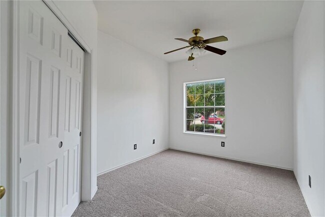 Building Photo - 702 Pampas Ricas Dr