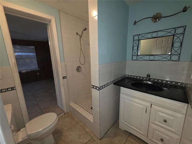 Building Photo - 3431 Overland Dr