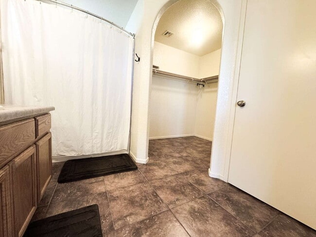 Building Photo - "Charming 3-Bed, 2-Bath Solar and Pool Home!"