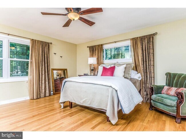 Building Photo - 100 Tudor Ln