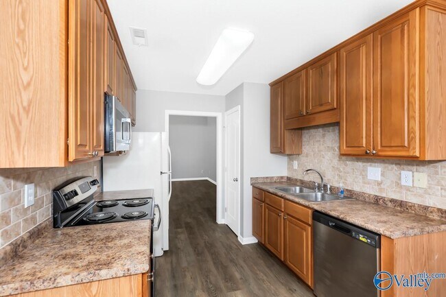 Building Photo - 126 Herrick Dr SW