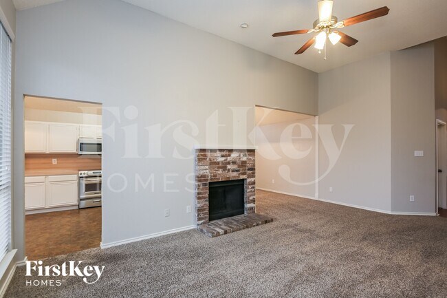 Building Photo - 136 Woodcreek Dr