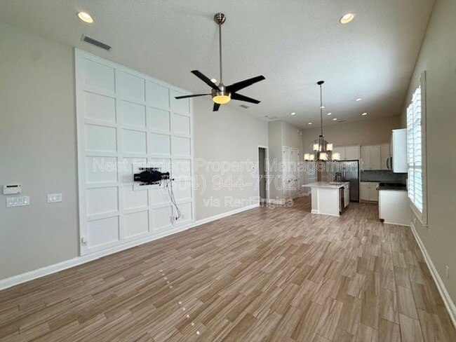 Building Photo - 628 Town Plaza Ave