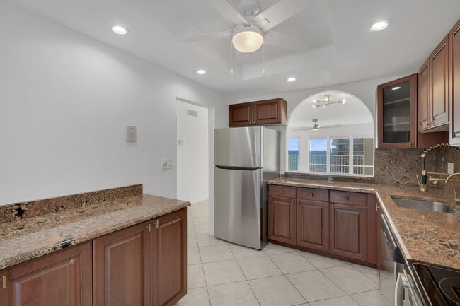 Building Photo - 750 N Ocean Blvd