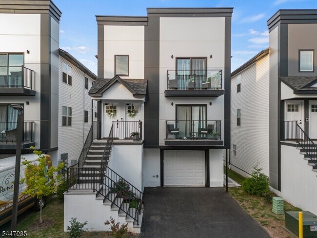 Building Photo - 751 Seaport Dr.