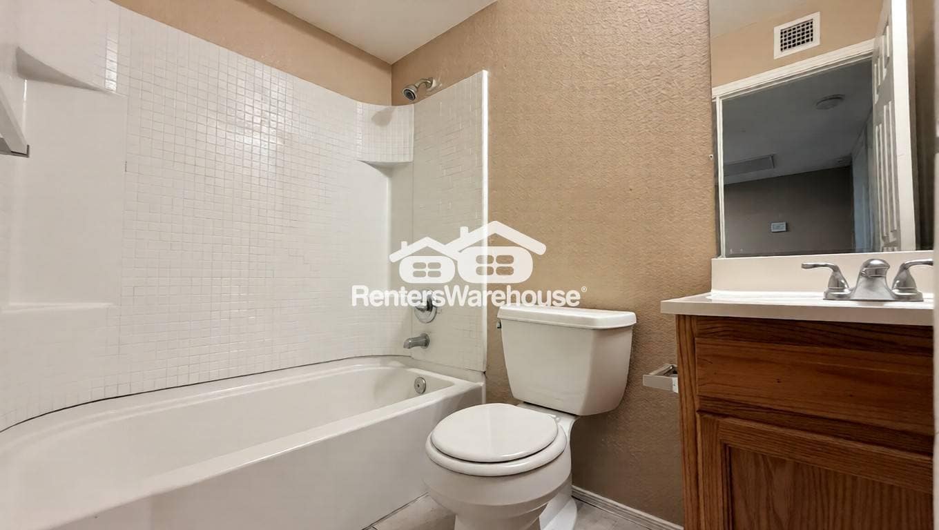 Building Photo - 2634 N 43rd Ave