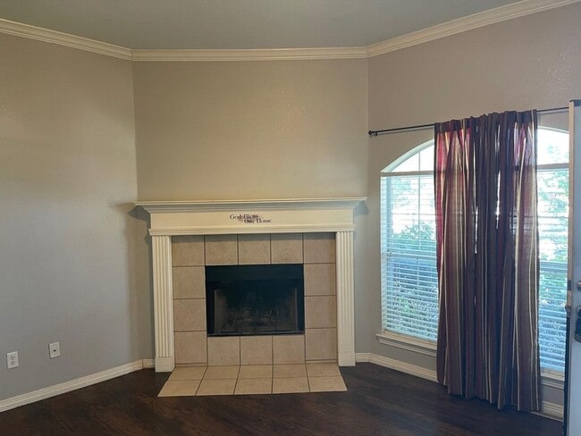 Building Photo - 412 Central Park Dr