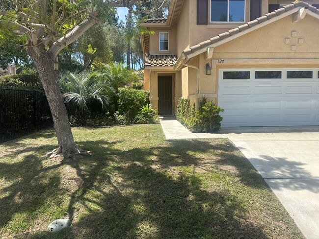 Building Photo - AVAILABLE NOW!!! 3 Bedroom 3 bath Private OASIS backyard in Vista, CA.
