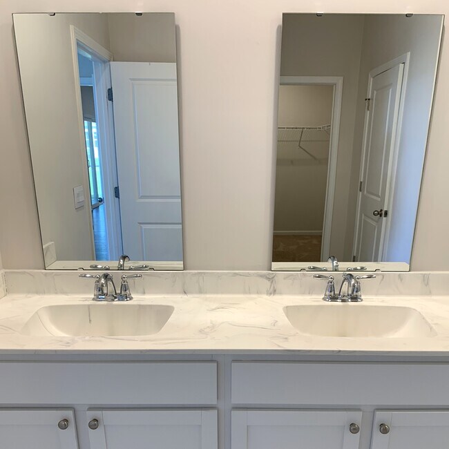 Building Photo - 246 Marauder Dr