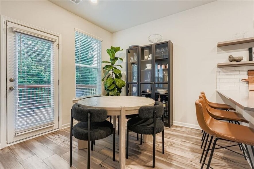 Building Photo - 4630 Blake Lp