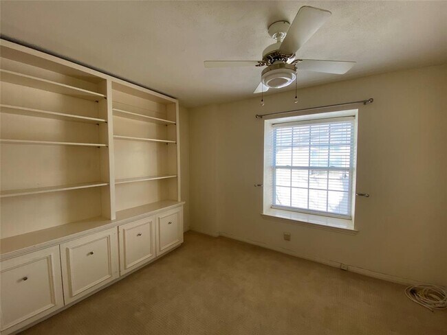 Building Photo - 6103 Bullard Dr