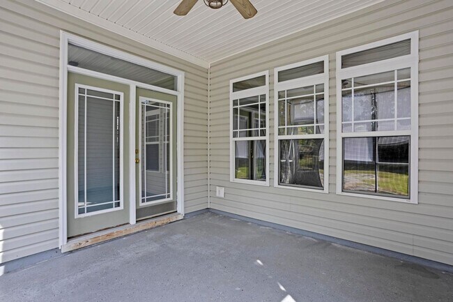 Building Photo - **MOVE IN SPECIAL** $500 off first months ...