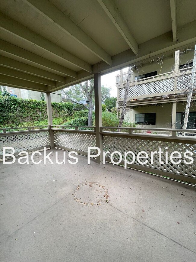 Building Photo - Beautiful two bedroom unit set in hills of Del Rey Oaks