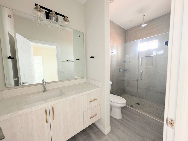 Building Photo - 1320 N McColl Rd