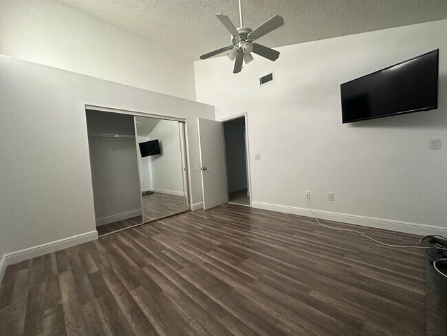 Building Photo - 5365 Eagle Lake Dr