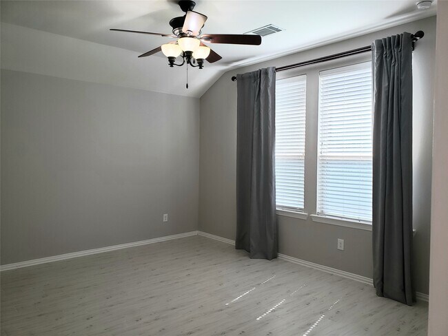 Building Photo - 226 Golden Grain Dr