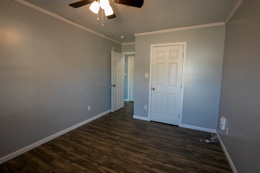 Building Photo - 5768 Aftonshire Dr