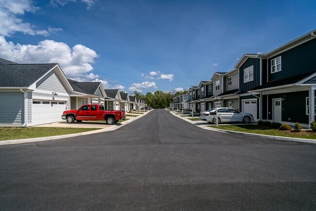 Building Photo - 1520 Crownpoint Dr