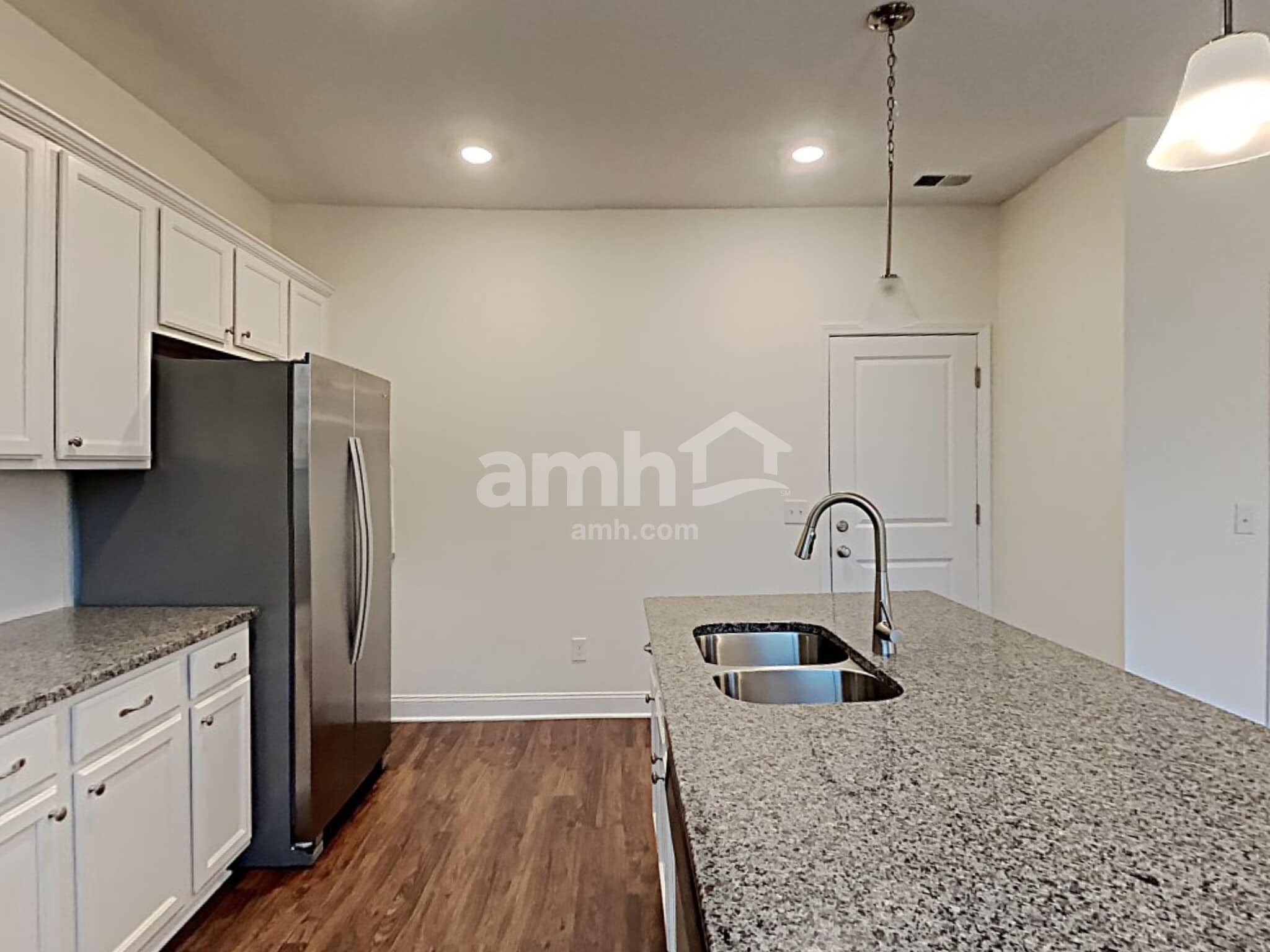 Building Photo - 2001 Bennett Dr