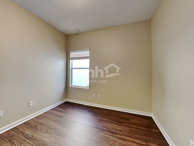 Building Photo - 795 Mosswood Chase
