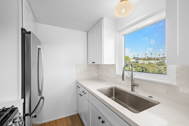 Building Photo - 213 Avenida Lobeiro