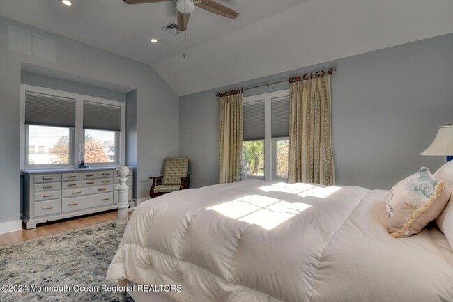 Building Photo - 105 St Louis Ave