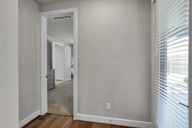Building Photo - 1123 Five T Ln