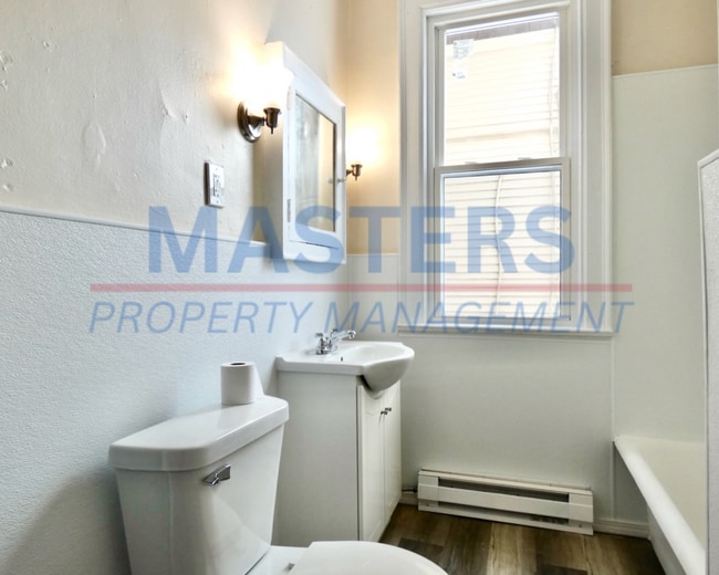 Building Photo - 425 Boston Pl