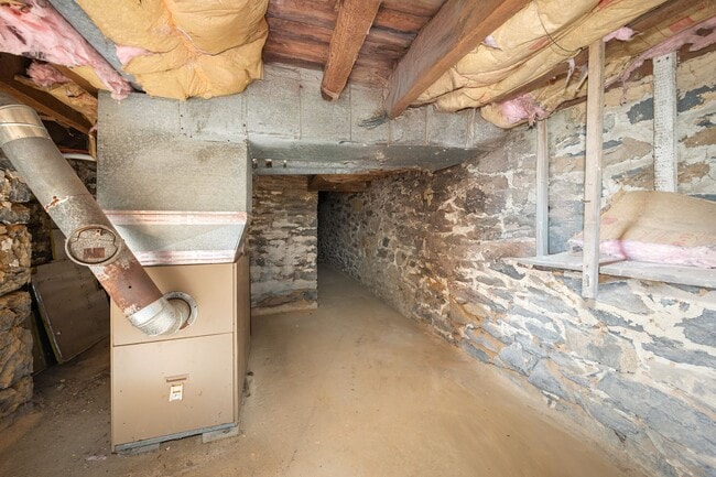 Building Photo - Beautiful updated 3/4 bedroom farmhouse