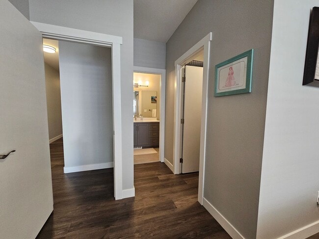 Building Photo - Beautiful, updated home in well-established Puyallup neighborhood!