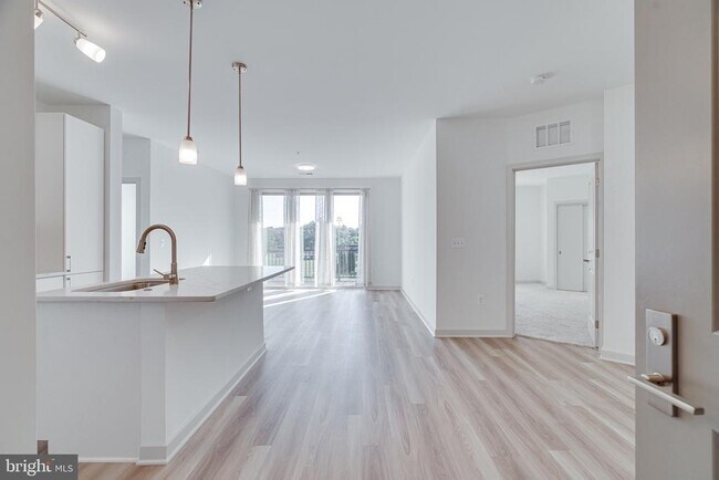 Building Photo - 10755 Fairgrounds Dr