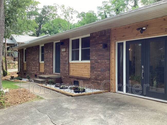 Primary Photo - 23 Moore Ave