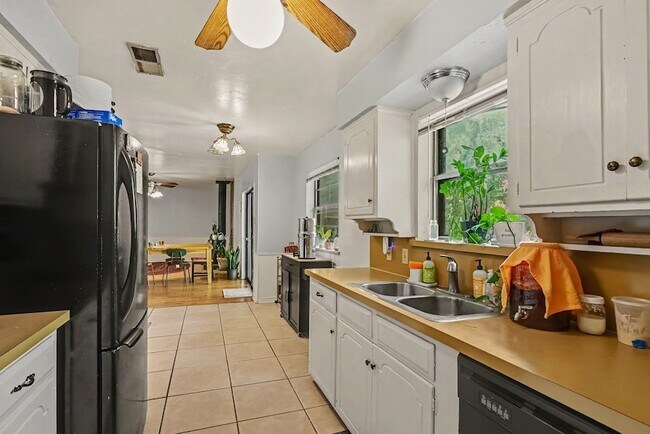 Building Photo - 5304 Westhaven Dr
