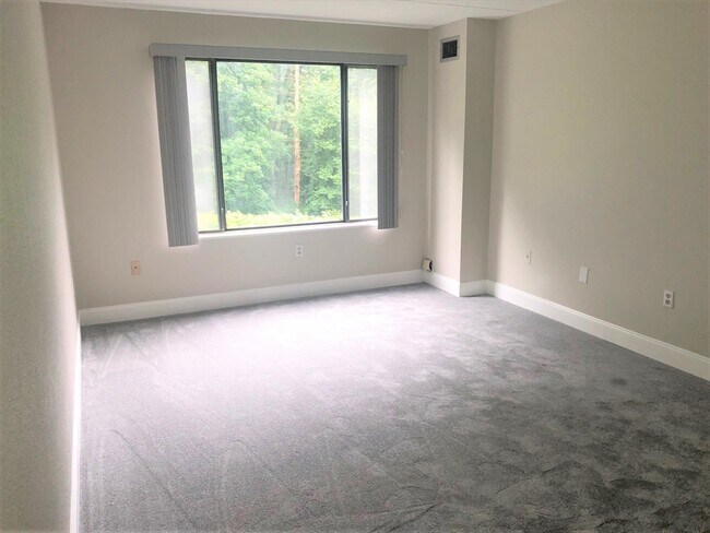 Building Photo - 1550 Worcester Rd