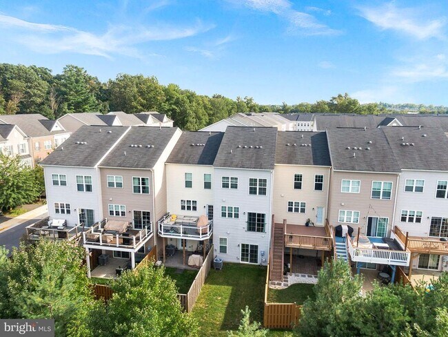 Building Photo - 207 Miles Hawk Terrace