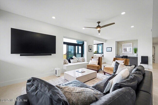 Building Photo - 739 Spinnakers Reach Dr