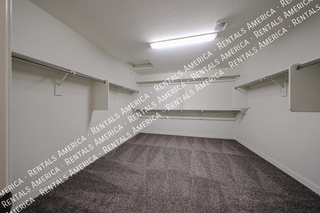 Building Photo - 17965 W Encinas Ln