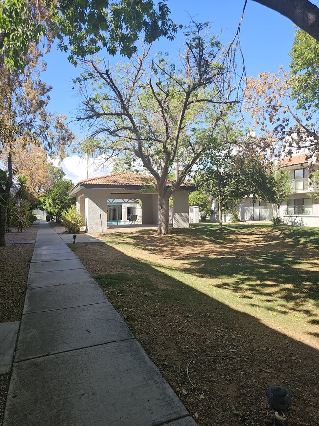 Building Photo - Charming Phoenix Townhouse