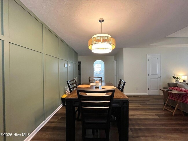 Building Photo - 323 Tokay Dr