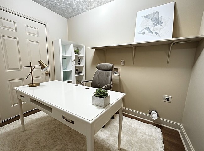 Building Photo - Beautifully Renovated 3 Bedroom 1 Bath Home