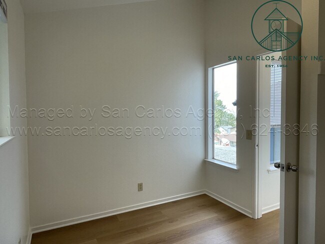 Building Photo - 615 Lottie St