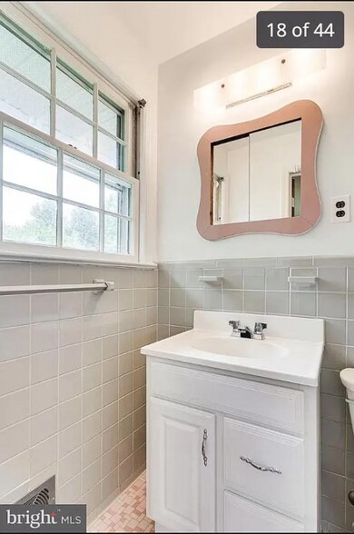 Building Photo - 4907 Elsmere Ave