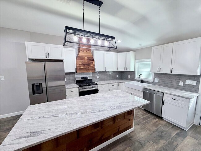 Building Photo - 710 N Rusk St