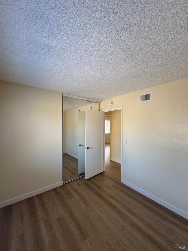 Building Photo - 120 Merrimac Ct